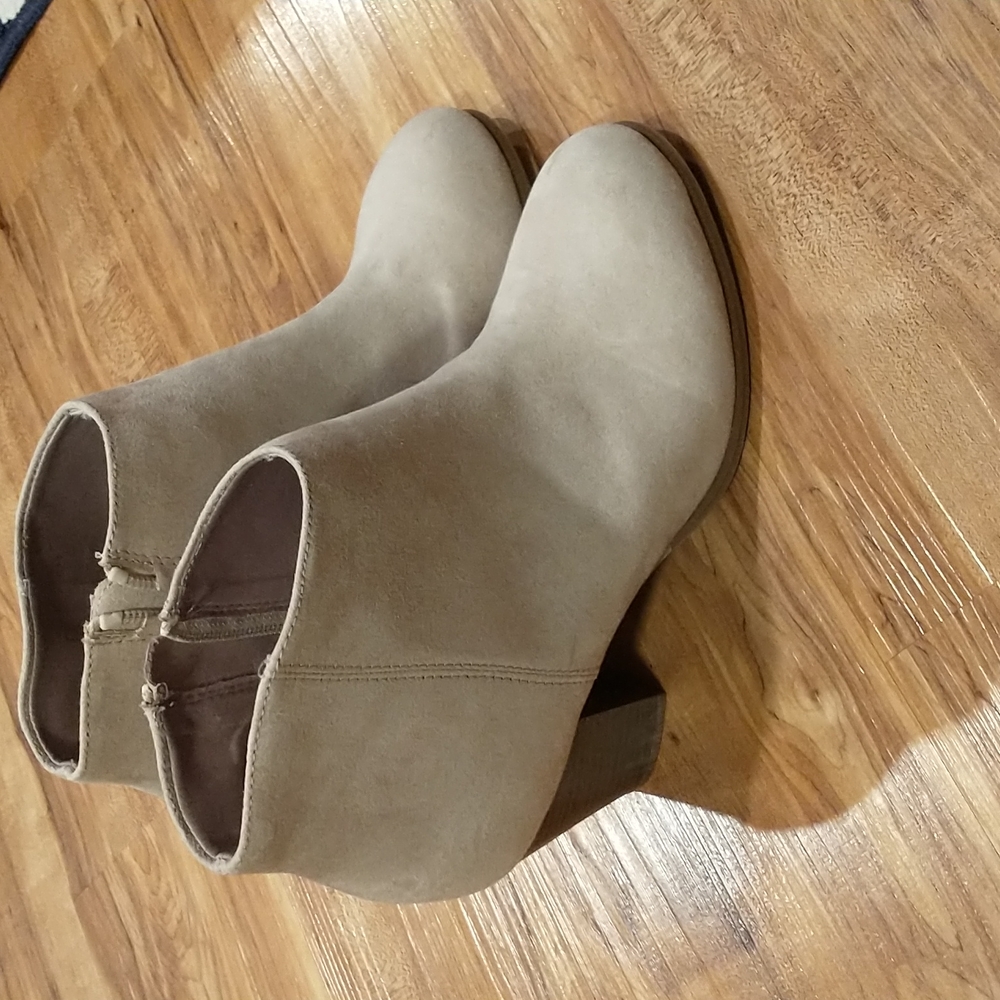 NWT old navy heeled boots